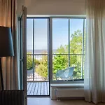 Hedon & 4* Παρνού